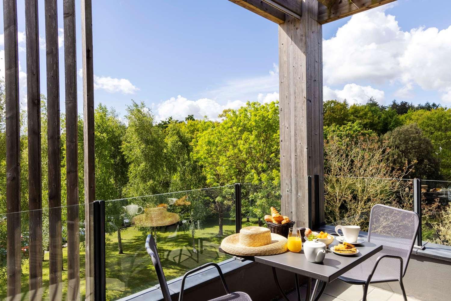 Best Western Plus Le Roi Arthur Hotel & Spa Ploermel Bagian luar foto