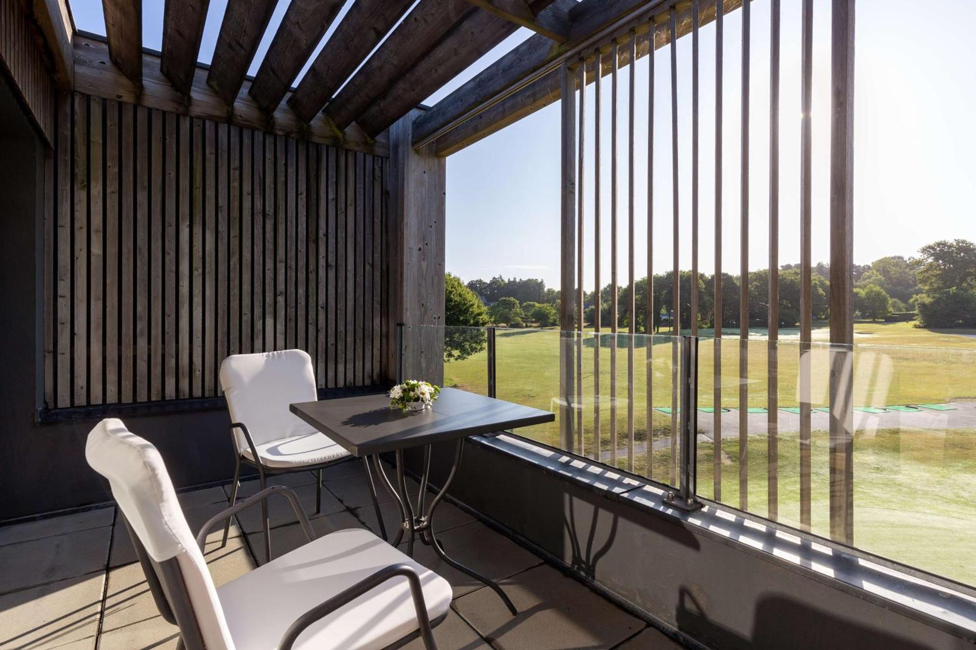 Best Western Plus Le Roi Arthur Hotel & Spa Ploermel Bagian luar foto